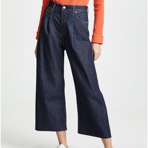 Levi’s Ribcage Pleated Crop Jeans